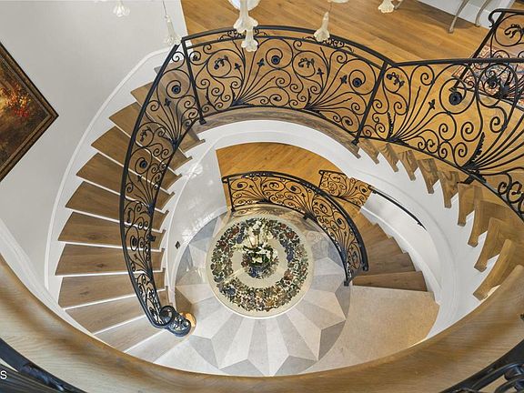 2nd image of 2112 Trentham Rd