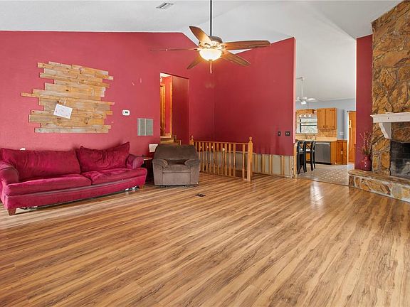 4th image of 1143 Meyers Rd