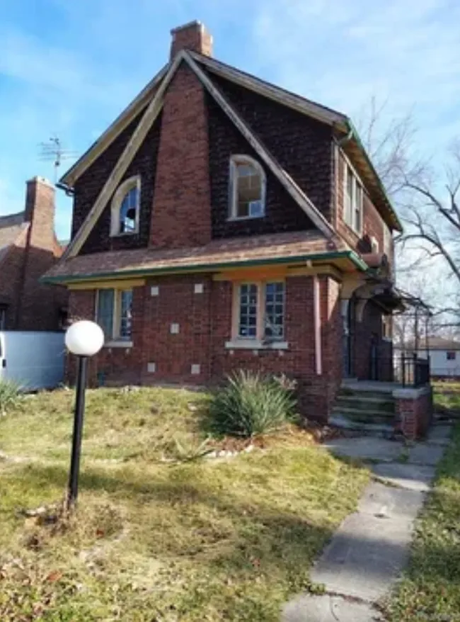 3 bed, 1.5 bath, 1330 sqft, $1,400 — Photo 1