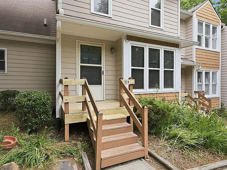 101 Thomas Ln #B1 — Photo 37
