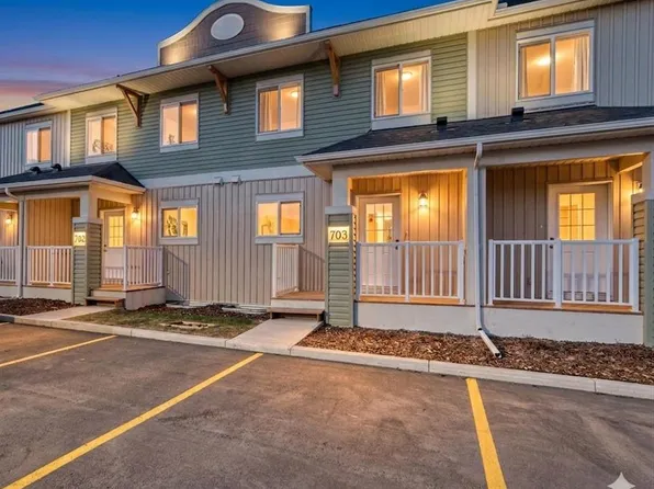 703 S Clover Rd, Carstairs, AB T0M 0N0