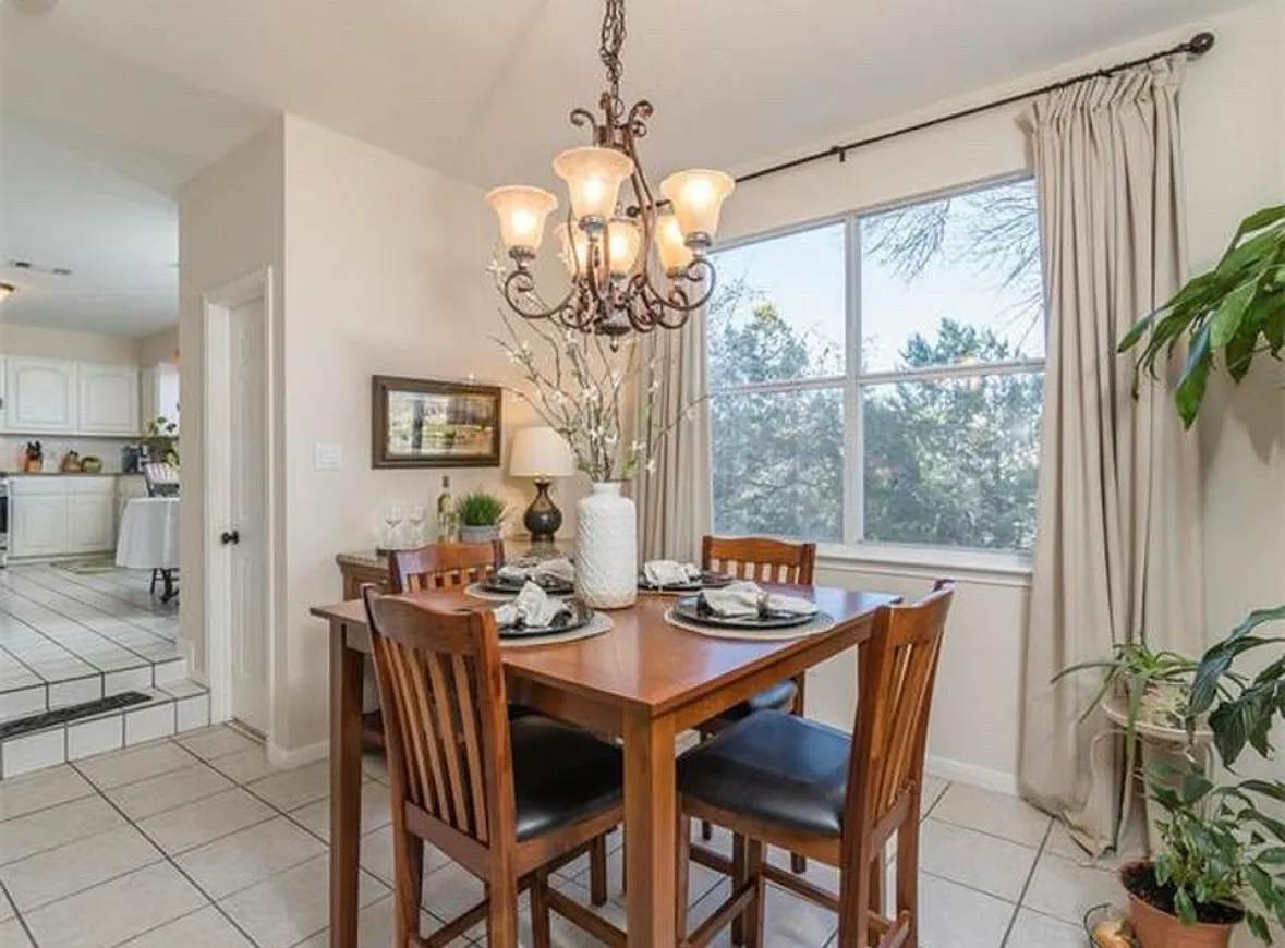 11016 Whiskey River Dr — Photo 3