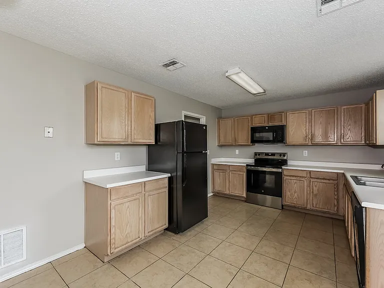521 Merton Ct — Photo 6