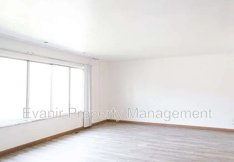 528 Heather Dr #1 — Photo 5