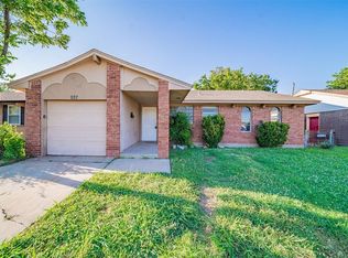 937 NW 28th St, Moore, OK 73160