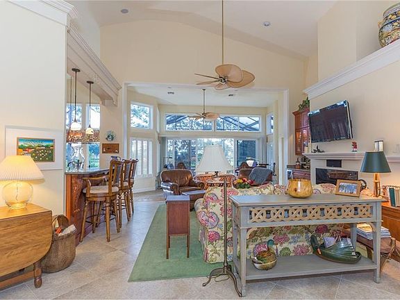 4th image of 2017 NW Laurel Oak Ln