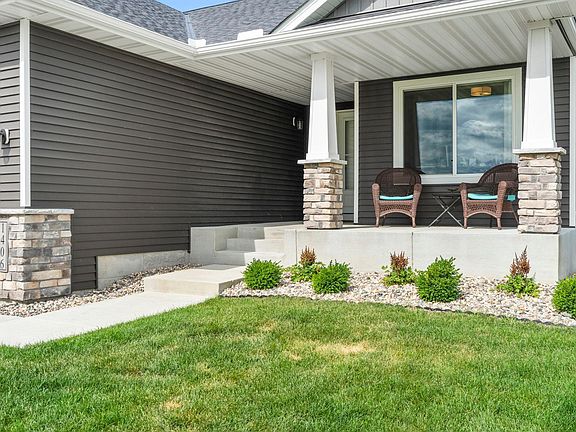 3rd image of 1406 Balsam Ln