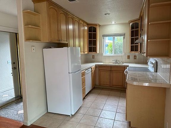 4th image of 965 Ronald Ct