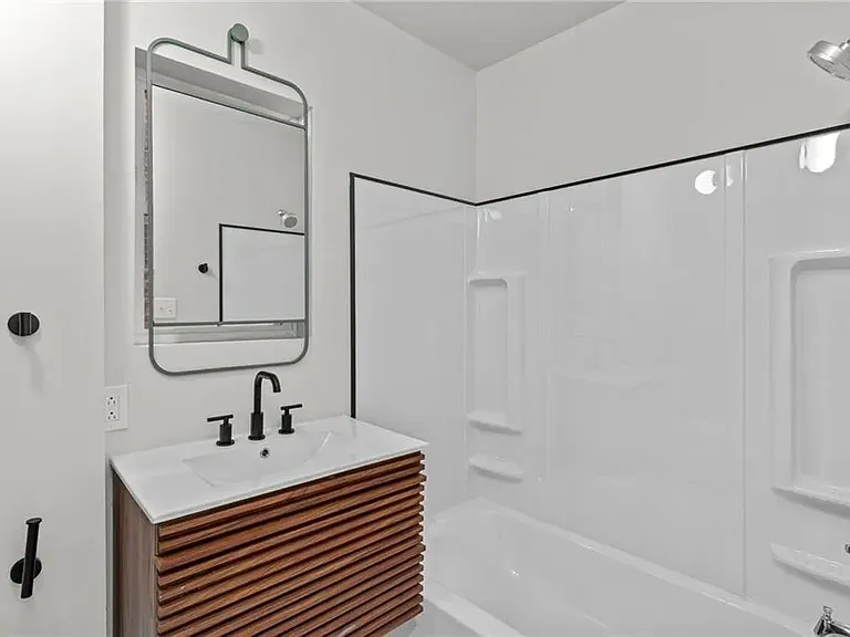 2011 Forbes Ave — Photo 10