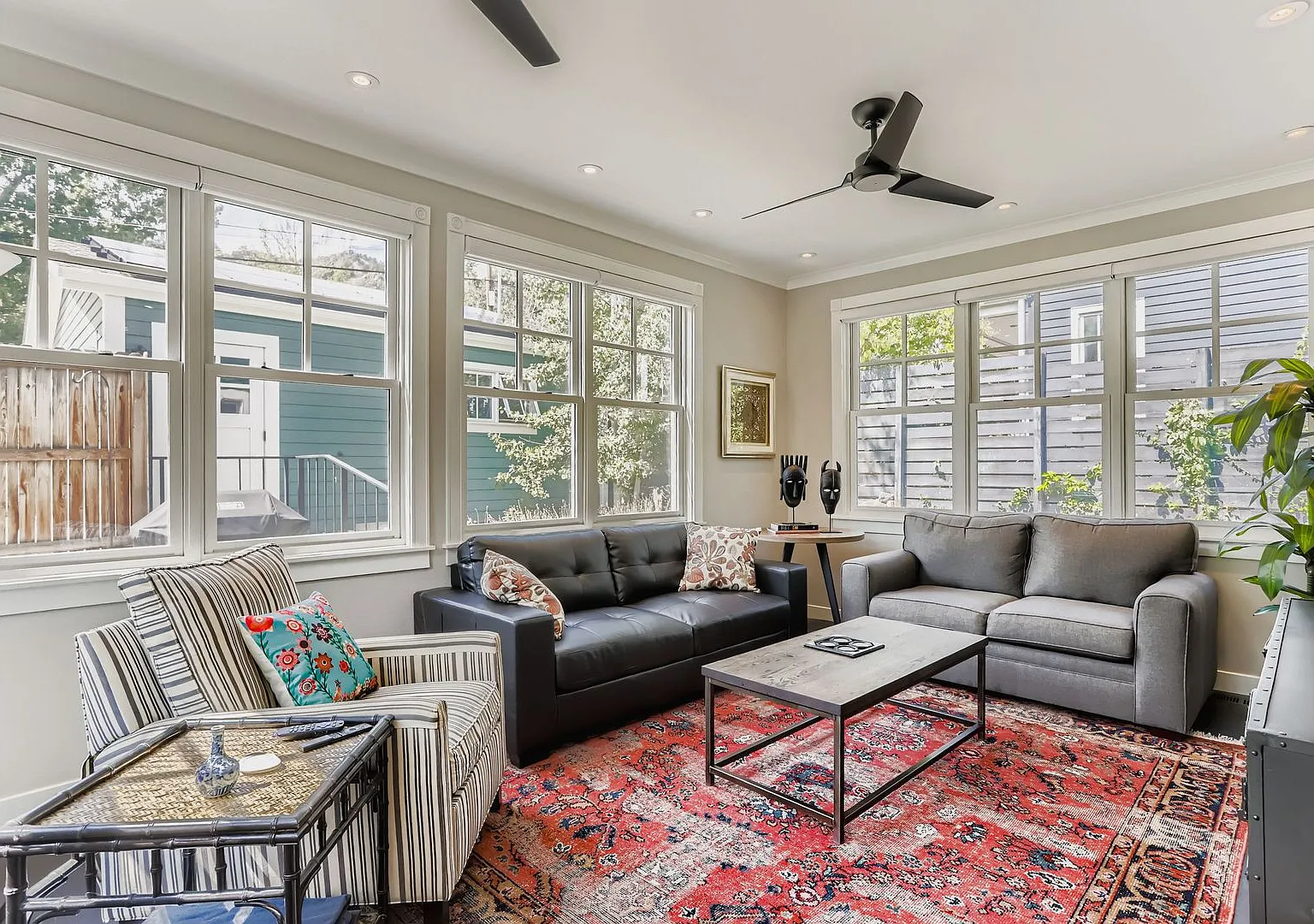 Beautiful Fully Furnished New Build in Newlands — Photo 2