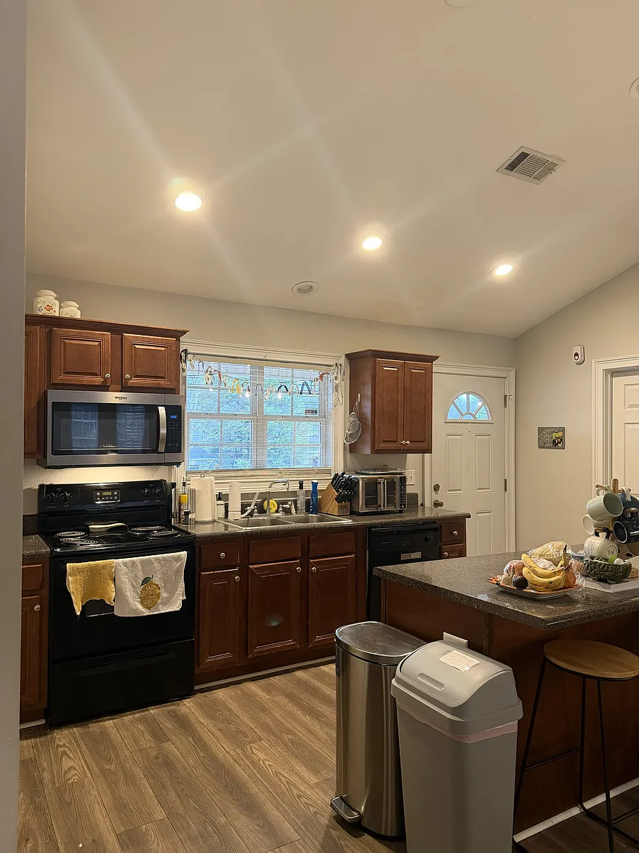 Building Photo - 807 W Longleaf Dr #43