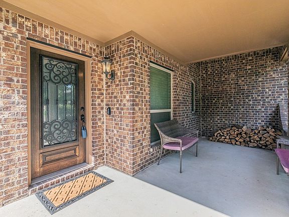2nd image of 813 Andrews Ct