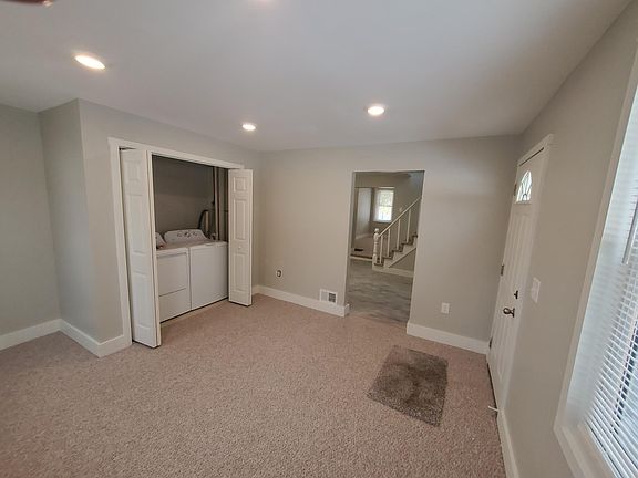 Laundry Rm in Family Rm