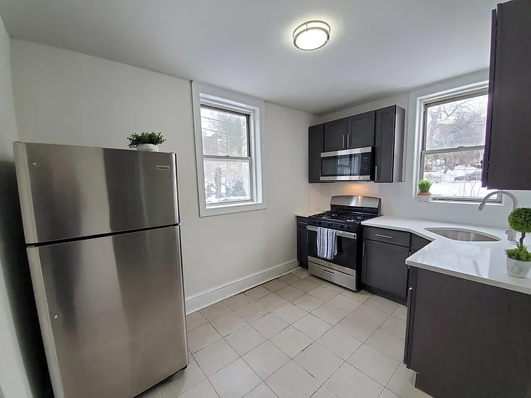 317 William St — Photo 1