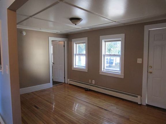 Living room w/ hardwood