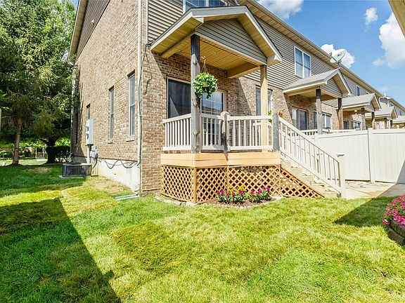 5th image of 525 Queens Court Pl