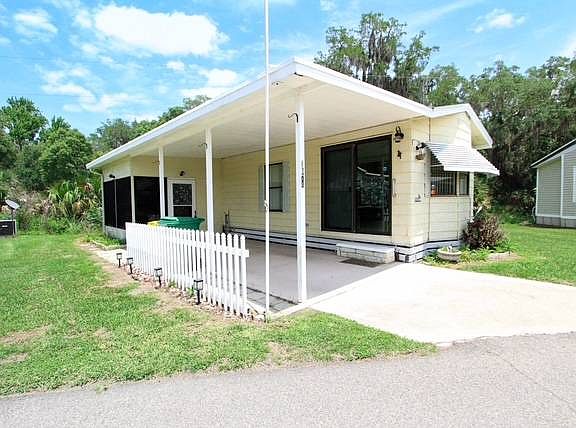 3rd image of 1074 Rainbow Cir