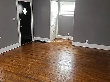 3 bed, 1.0 bath, 1344 sqft, $985 — Photo 2