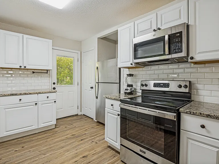 2214 Pine St — Photo 15