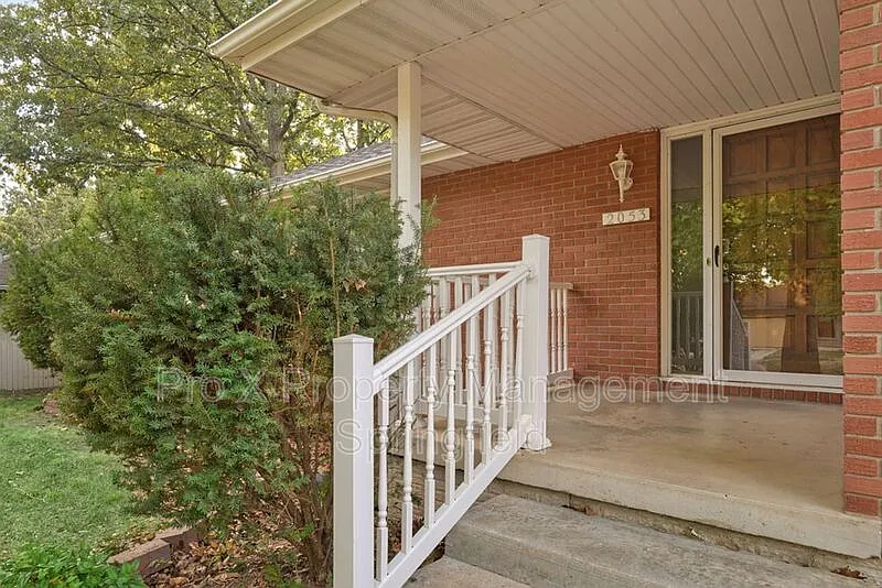 5 bed, 3.0 bath, 3514 sqft, $2,195 — Photo 3