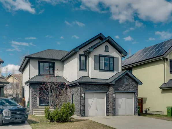 52 W Coach Ct SW, Calgary, AB T3H 0N1