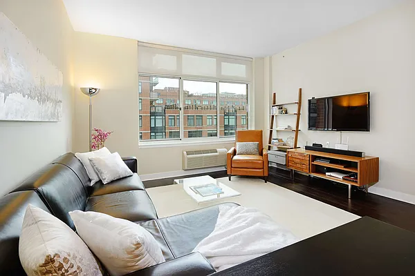 Sold by Hudson Place Realty | media 3