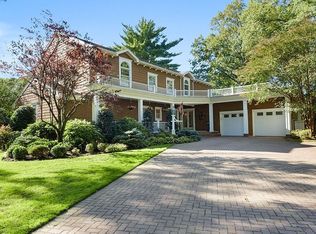 5 Saint Pauls Cres, Garden City, NY 11530