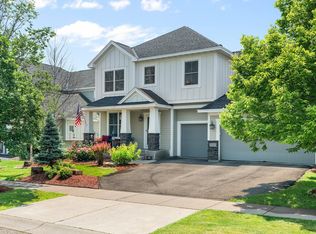 1810 Bluewater Ln, Woodbury, MN 55129