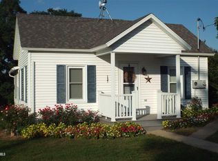 137 W Main St, Elizabeth, IL 61028