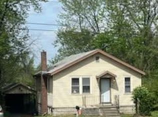 1829 Chambers Rd, Saint Louis, MO 63136