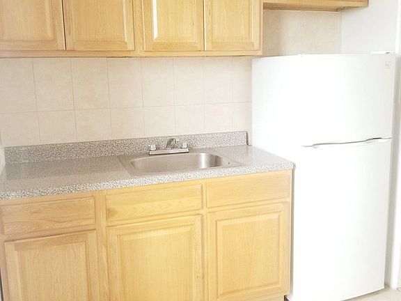 3rd image of 2526 44th St APT D5