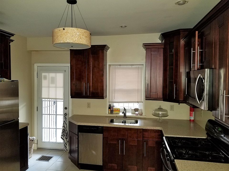1st image of 315 N Holly St