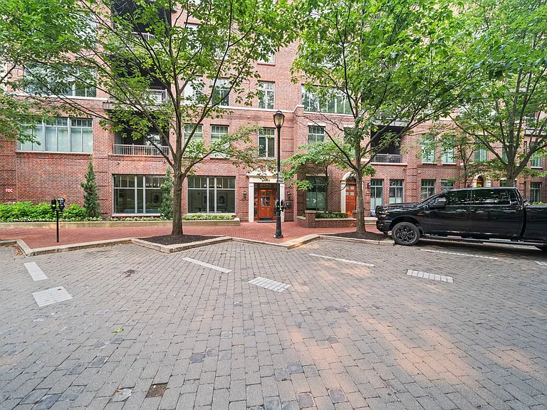 251 Daniel Burnham Sq #701 — Photo 36