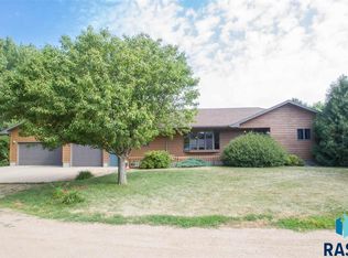 702 W Walnut St, Canistota, SD 57012
