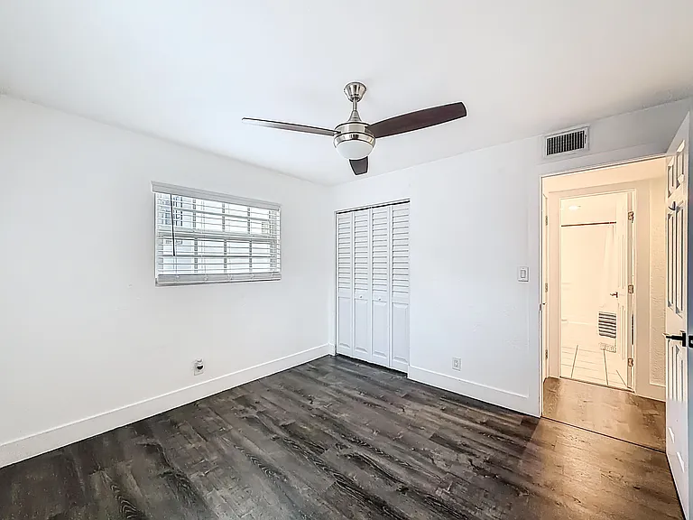 305 SE 11th Ave #D — Photo 11