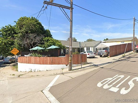 3rd image of 2904 1/2 Alta Dr