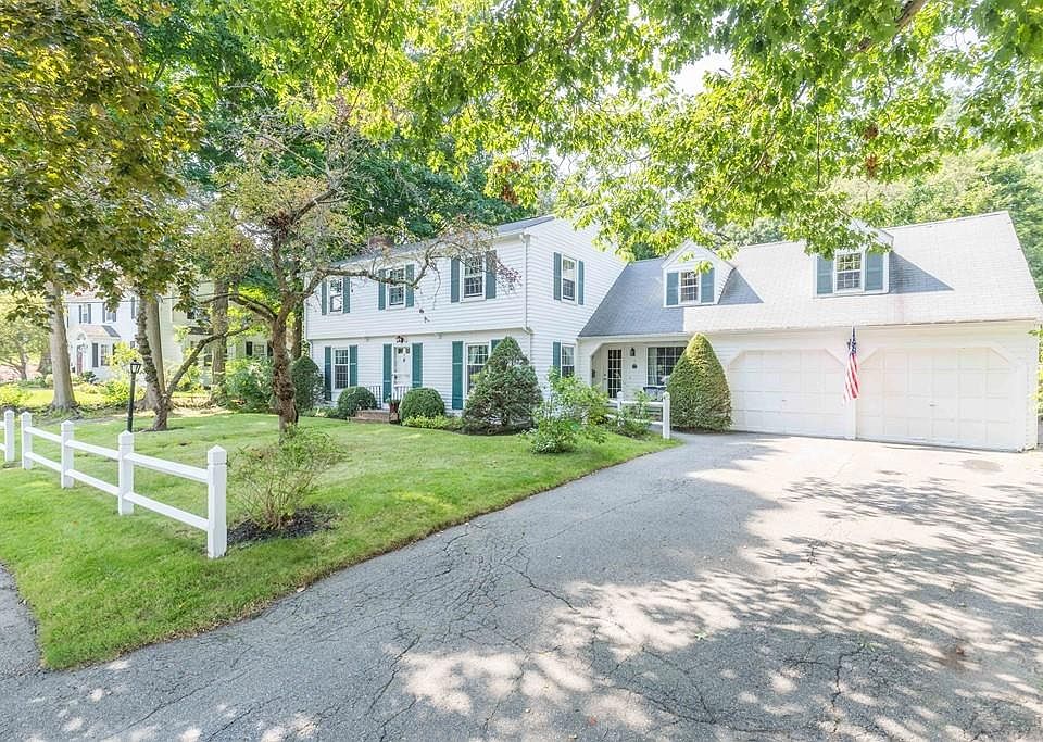 1st image of 8 Toppans Ln
