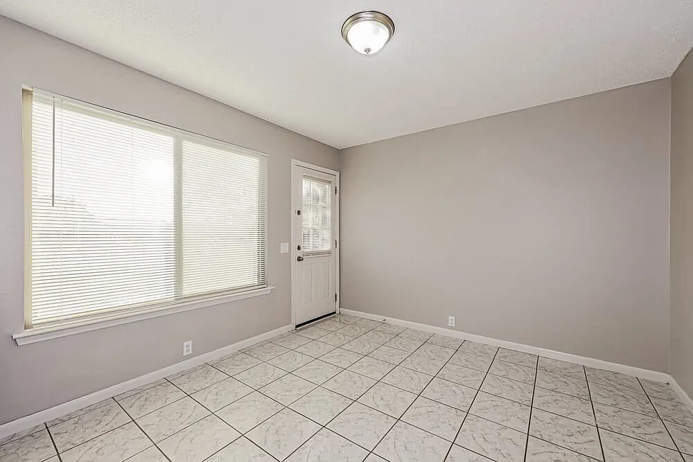 3 bed, 2.5 bath, 1633 sqft, $2,095 — Photo 4