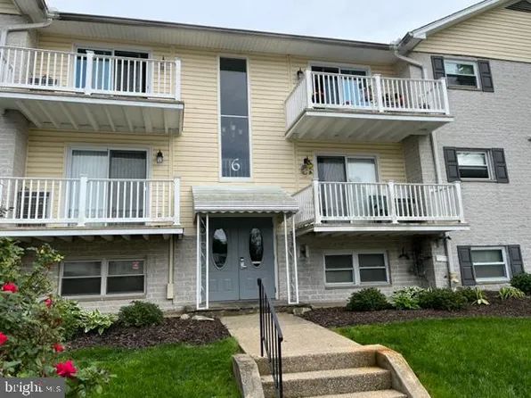 6 Warren Lodge Ct APT 2B, Cockeysville, MD 21030