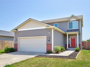2303 Shadow Creek Cir, Des Moines, IA 50320