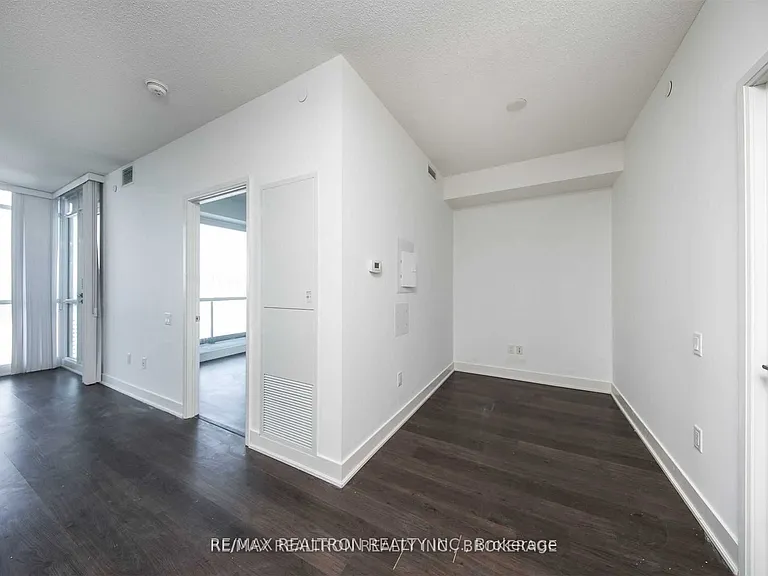 30 Roehampton Ave #1606 — Photo 8