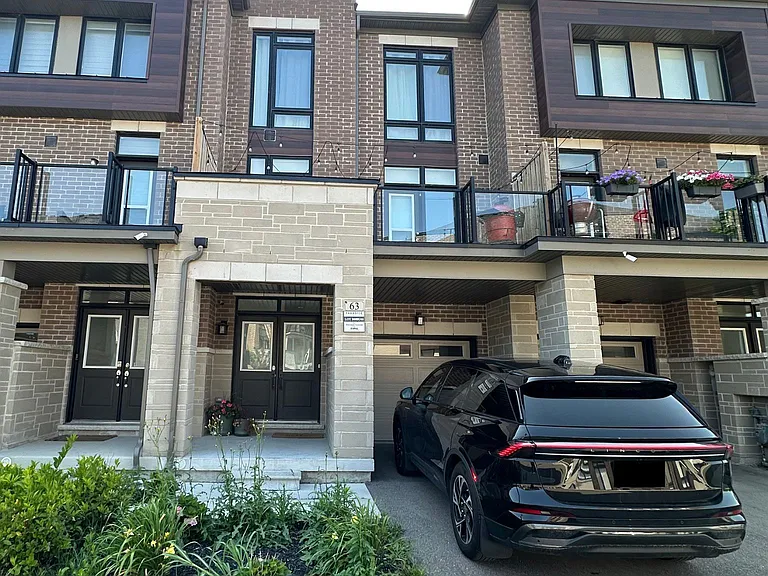 63 Holyrood Cres — Photo 13