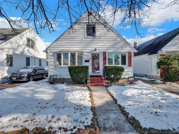 932 Cherry Lane, Floral Park, NY 11001