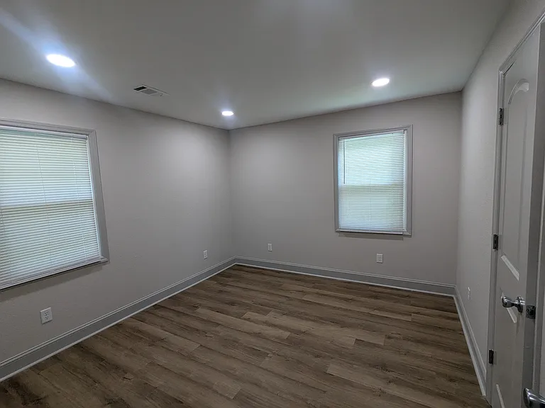 408 Prince Ln — Photo 5