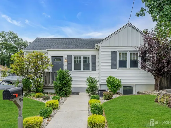 96 Wayside Dr, Keyport, NJ 07735