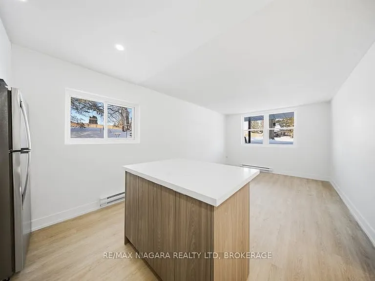 25 Downes Ave — Photo 3