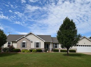 15 Stonewall Dr, Troy, MO 63379