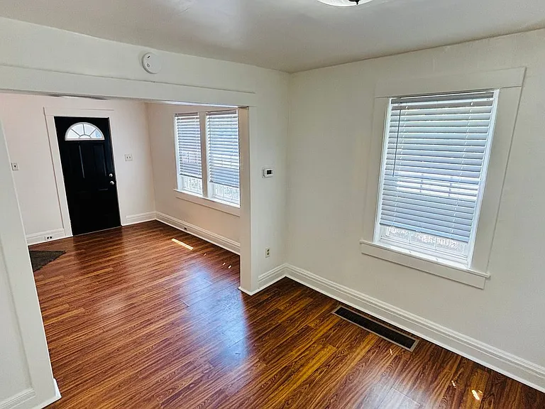 551 Park Pl — Photo 9