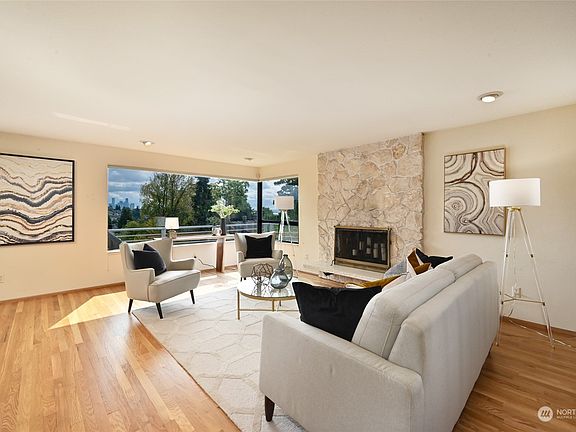 5th image of 2416 Eyres Place W