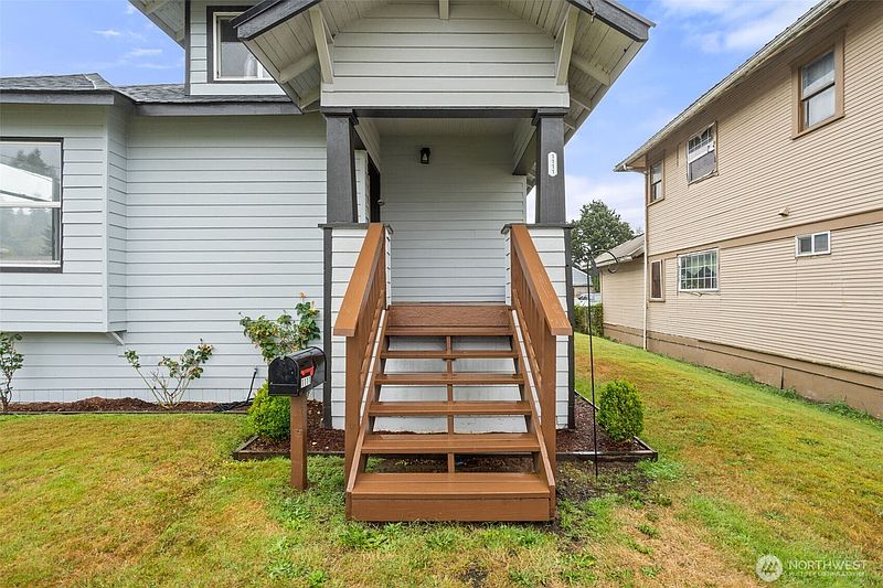 3rd image of 1111 Willapa Street